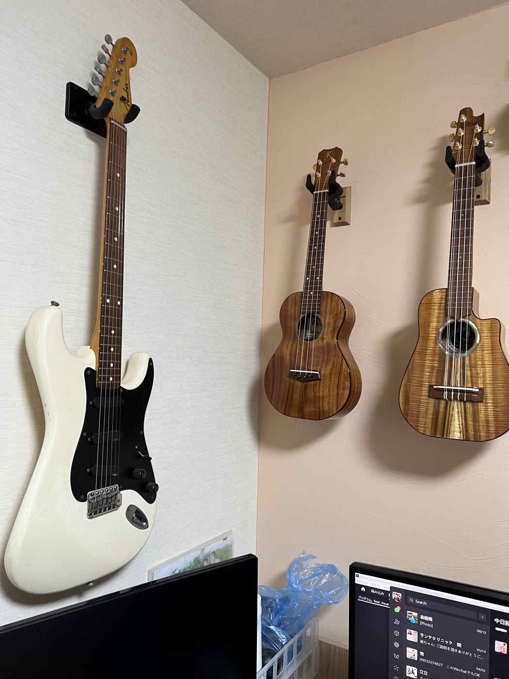 ウクレレとエレキギター（Fender）